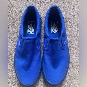 Brand new Vans Classic Slip-On shoe in a royal blue canvas .size M7.0 W8.5.
